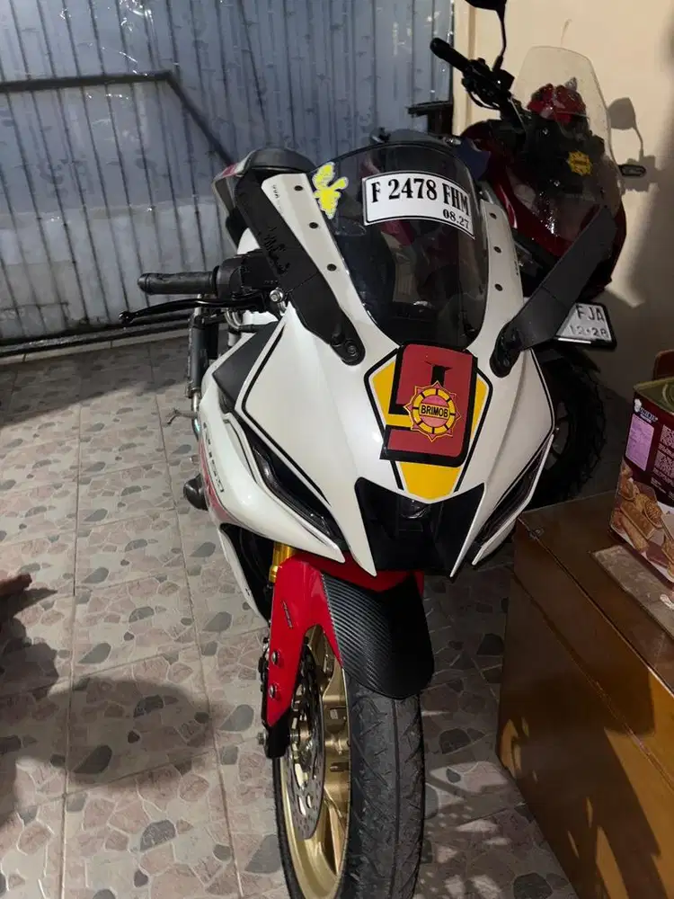 yamaha R15 anniversary moto gp