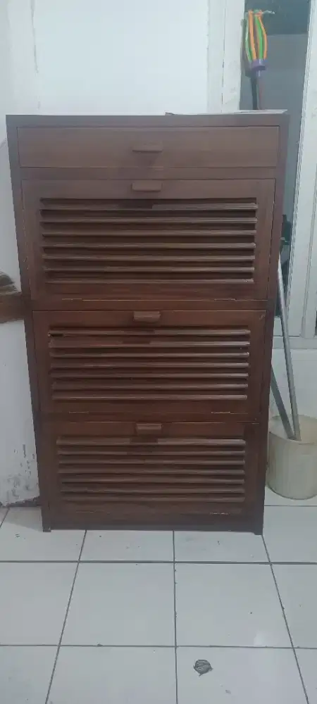 Lemari sepatu jati jepara bekas