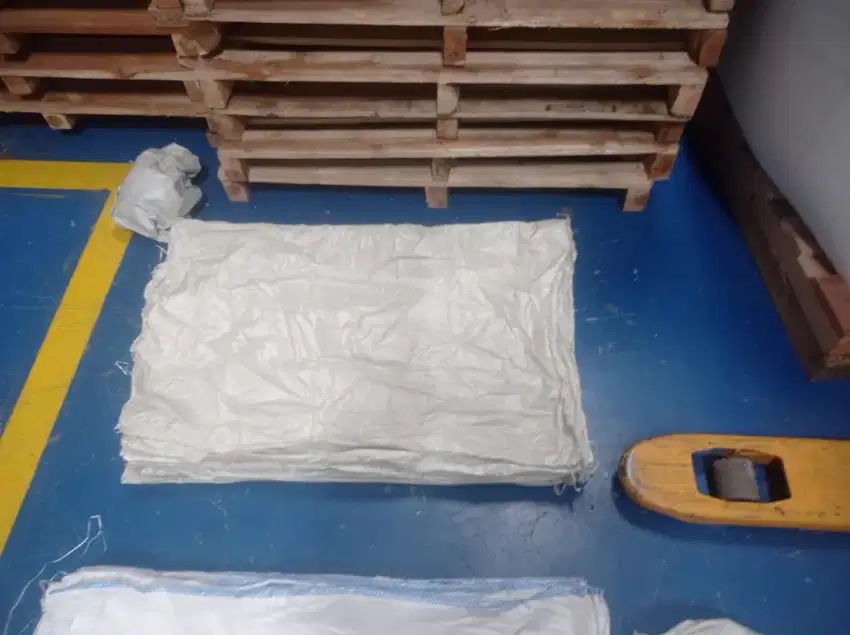 Karung plastik kapasitas 25 kg