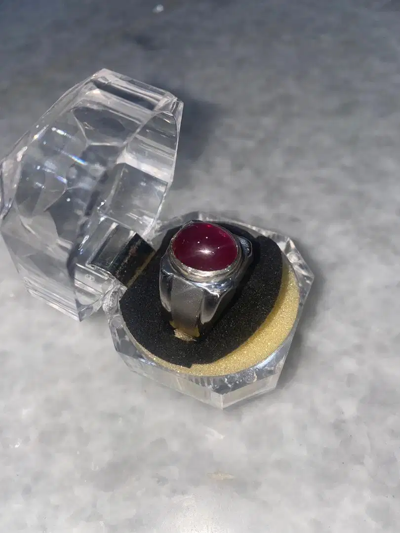Cincin perak batu ruby