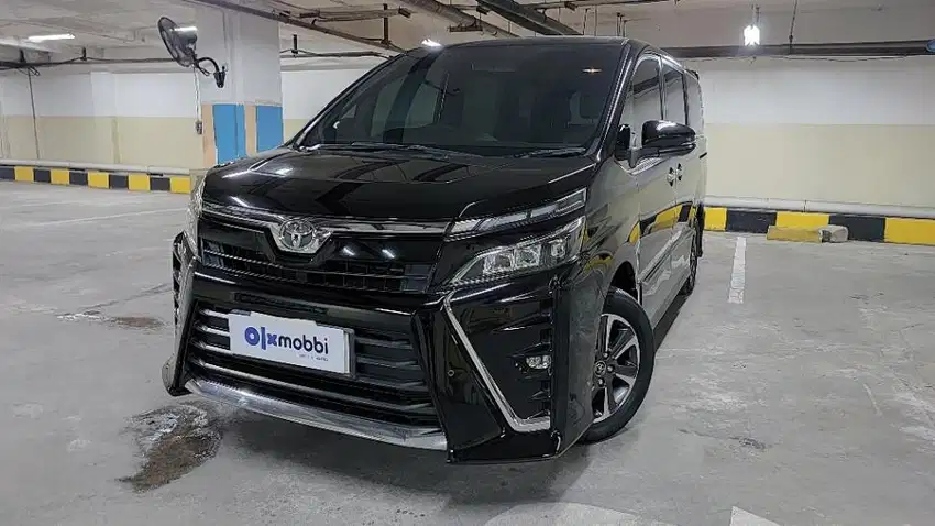 TDP 14JT Toyota Voxy 2.0 Bensin-AT Hitam 2018