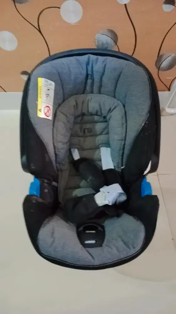 Preloved infant maine carseat