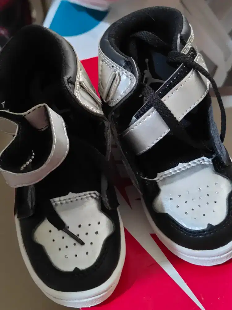 Air Jordan kids toddler shoe size 9
