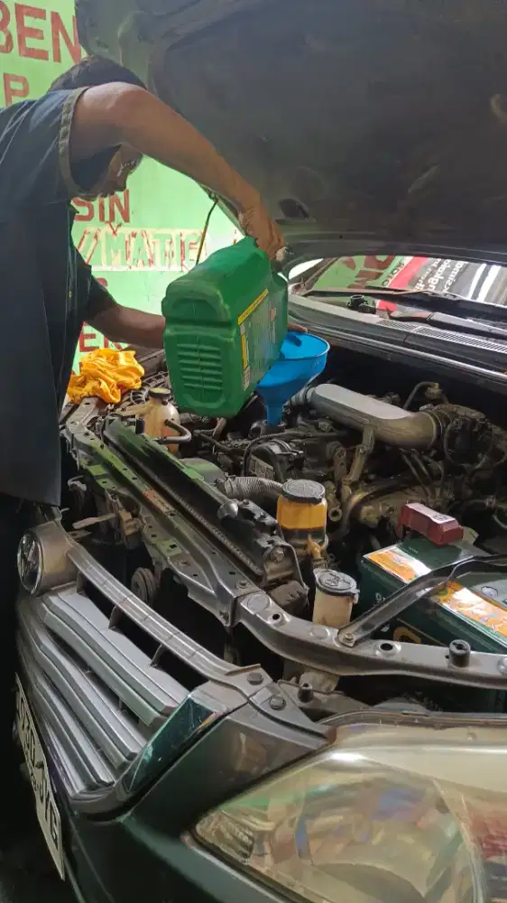 Mekanik mobil panggilan