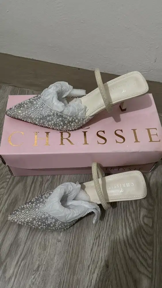 Heels evani mule white