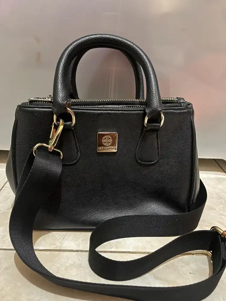 Tas Selempang merek Les Catino wanita