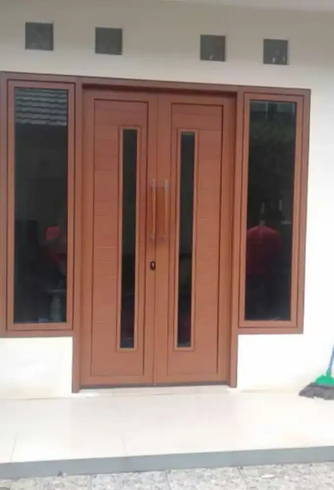 pintu panel urat kayu