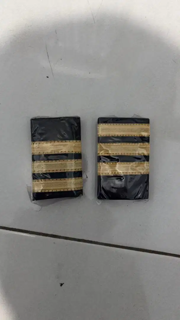 Epaulette pilot gold 3 stripes bar 3