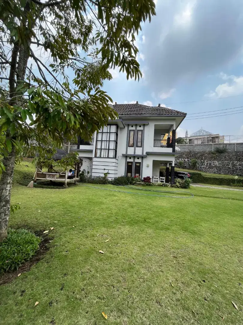 Dijual Murah Villa Dekat Wisata Selecta Luas Tanah 1.087