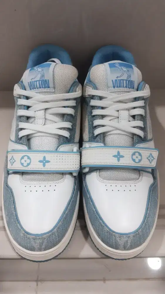 Sepatu LV Trainer Sky Blue