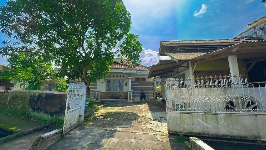 DIJUAL  NEGO rumah halaman luas dan kolam ikan