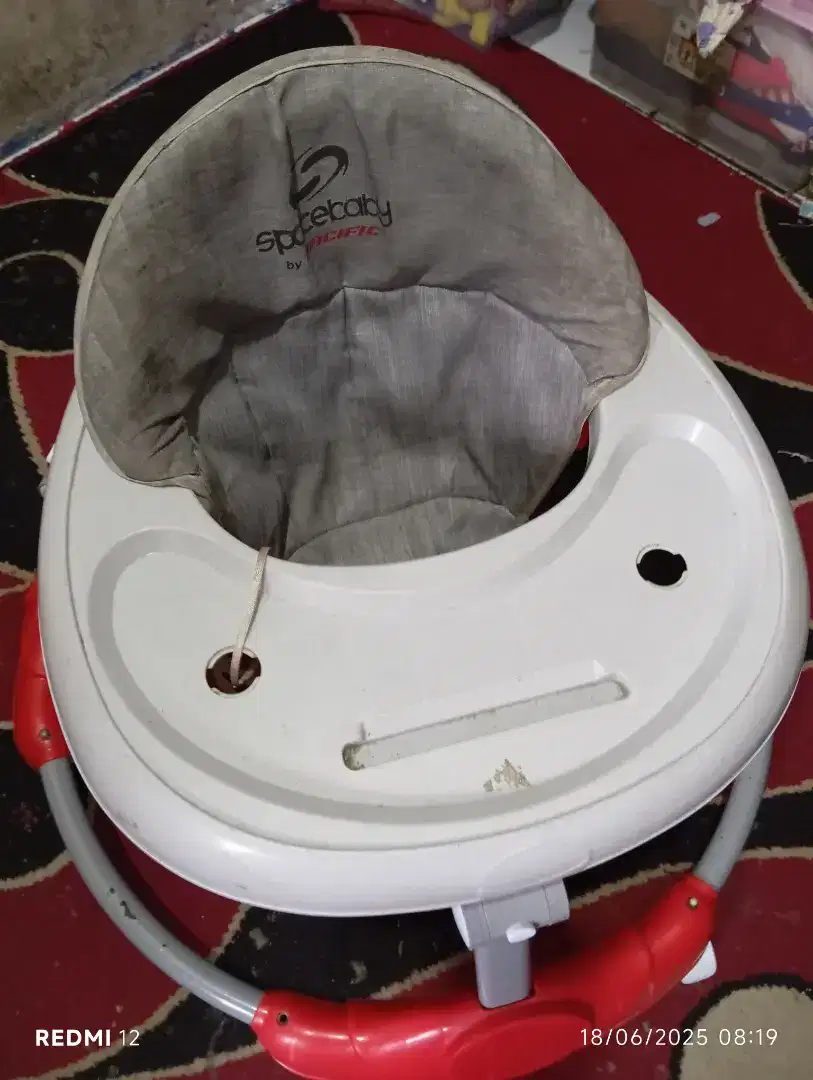 baby Walker space baby prelove
