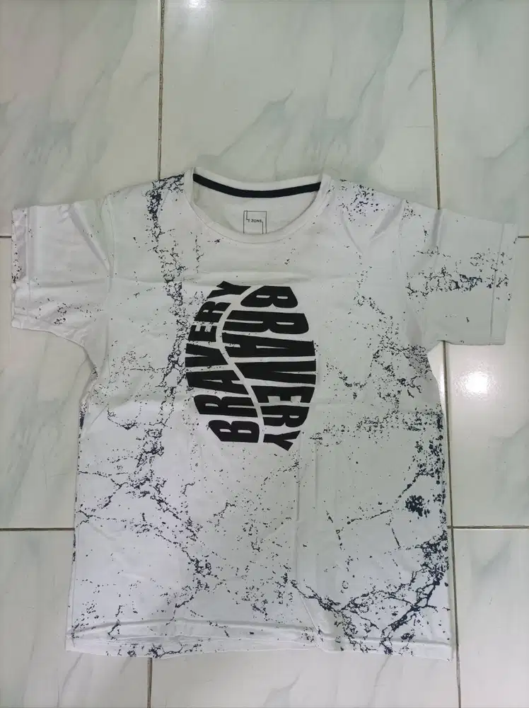 Kaos Lengan Pendek Pria - Putih Motif Hitam