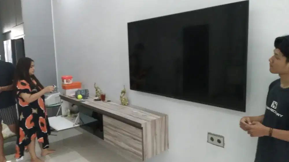 Standing tv dudukan tv roda dorong lokal import ready