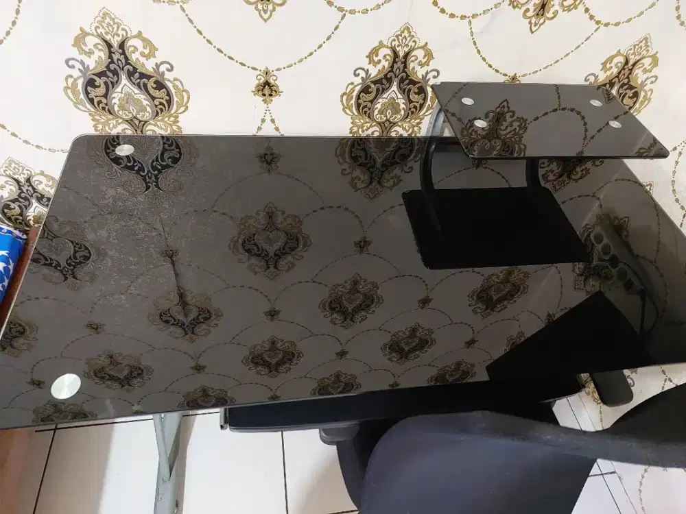 Meja kerja Informa dan kursi