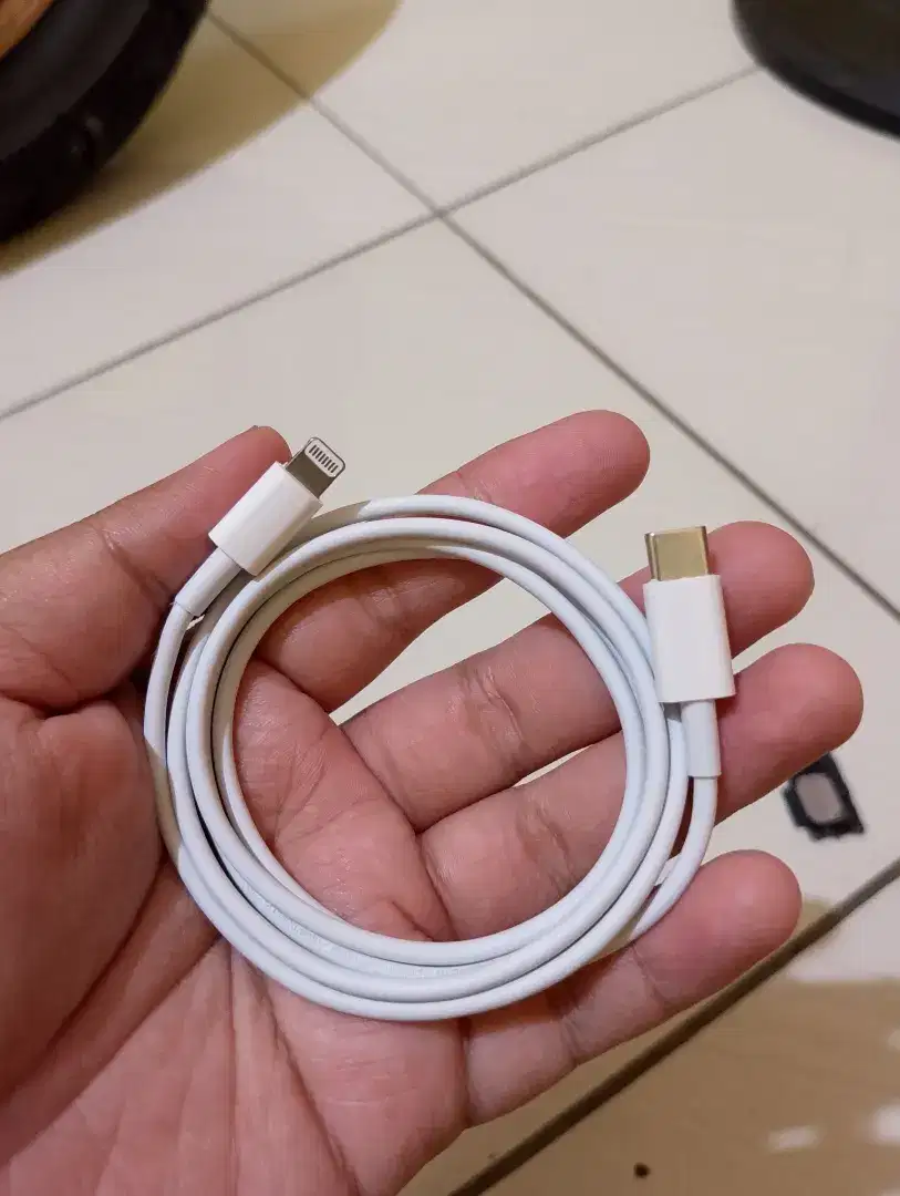 Kabel charger iPhone 13 c to lighting