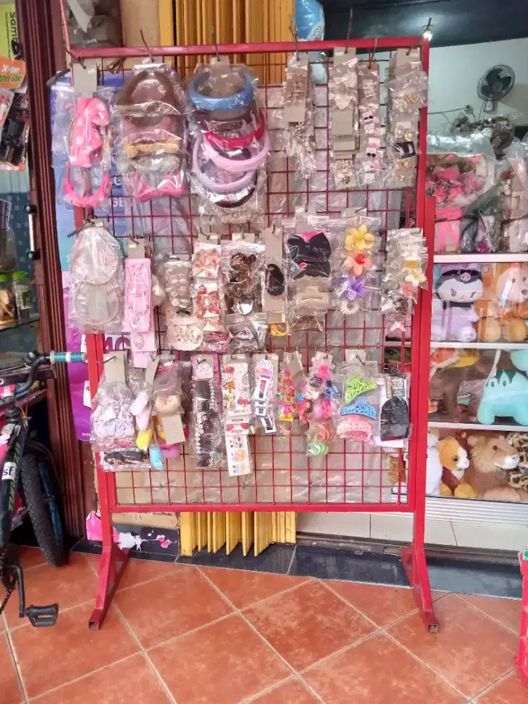 Jual cepat rak display gantungan aksesoris gantungan bunga