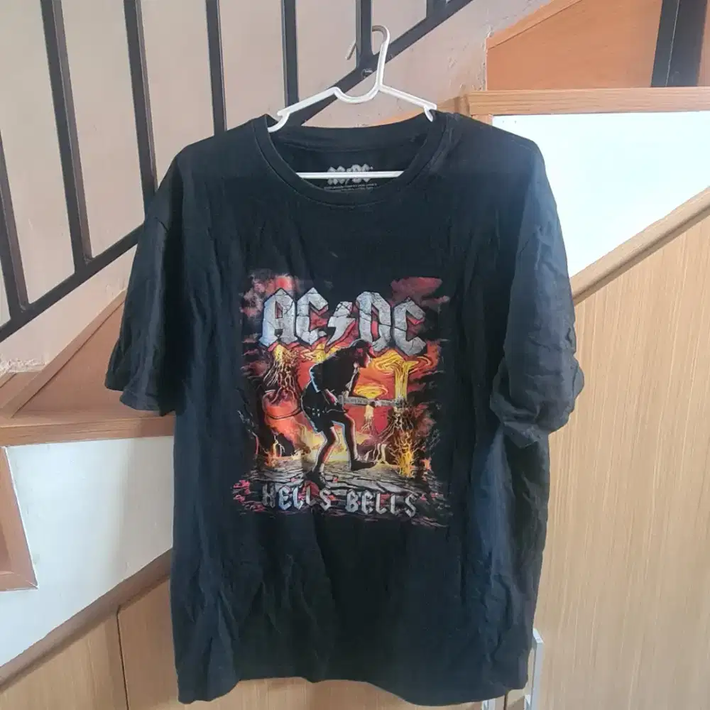 Kaos Ac Dc Pull & Bear original kondisi like new size L