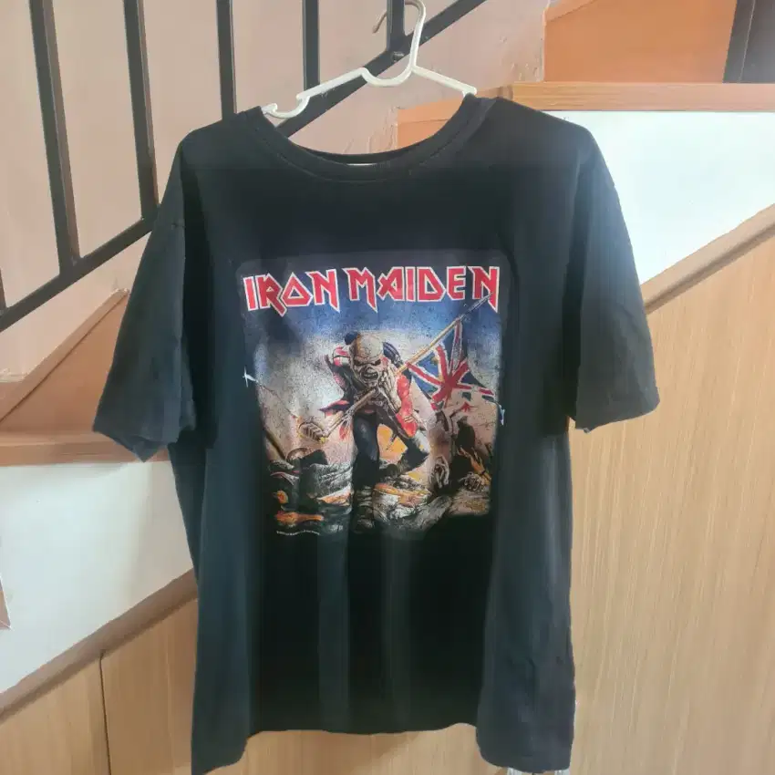 Kaos Iron Maiden Pull & Bear size L kondisi like new original