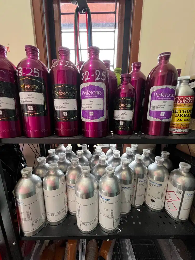 Botol kaleng kosong bekas parfum original mulus 1 kali pakai kolektor