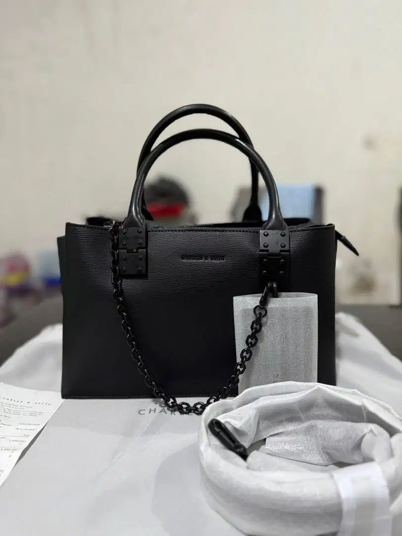 Tas Charles and keith