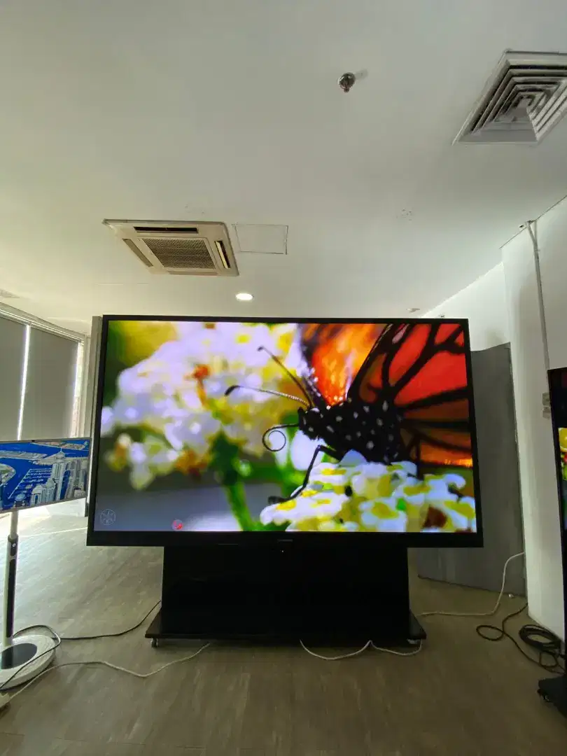Digital signage LCD interaktif videotron