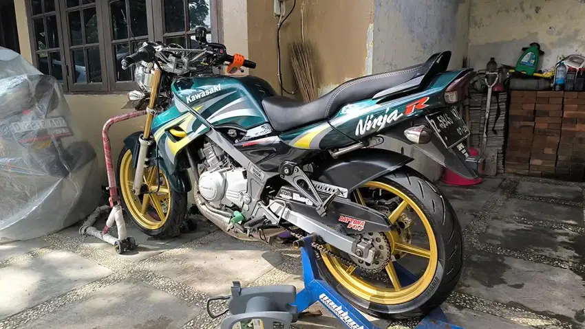Kawasaki Ninja R