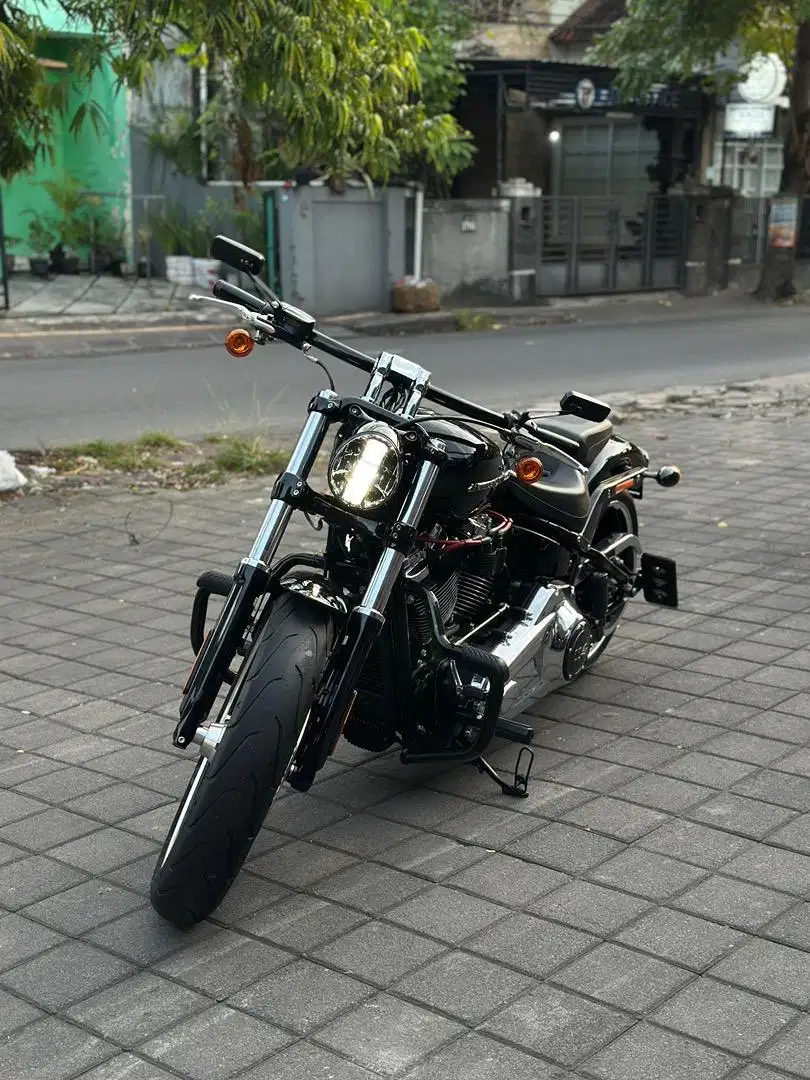 H-D Softail Breakout 114 ci tahun 2022 Istimewa like new acc ++