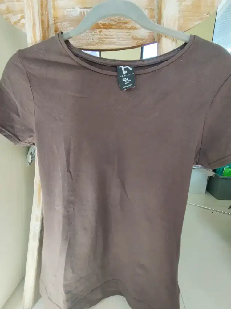 KAOS WANITA IMPORT (MADE IN TURKIYE) WARNA COKLAT TUA PRELOVED