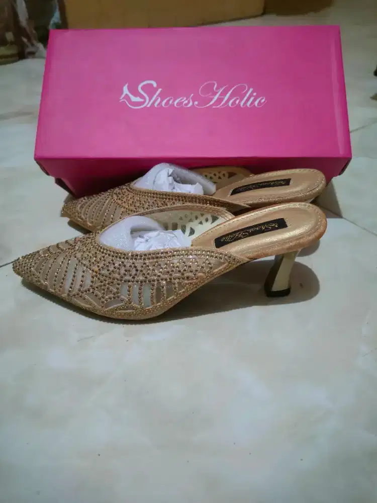 Preloved Sendal Pesta/Pengantin (Size 36) dan Sepatu kerja (Size 35)