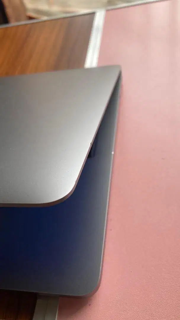 Macbook Pro Retina Late 2016 8/256 GB TouchBar 4 Port Thunderbolt