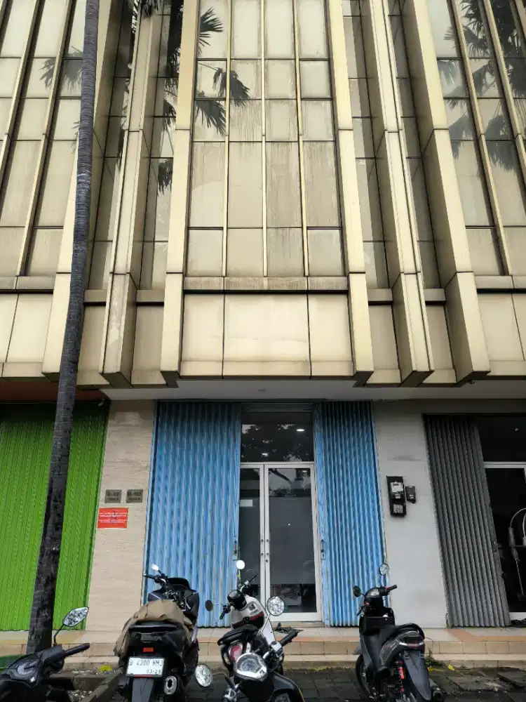 Dijual Ruko Golf Lake Hadap Tol Cocok untuk Online dan Kantor + Lift