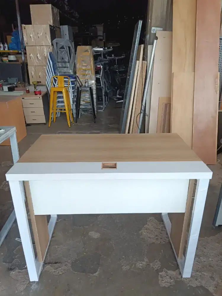 Meja kantor custom