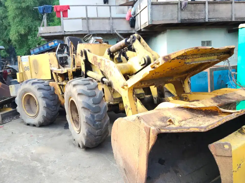 Komatsu Wheel Loader ada 4 unit