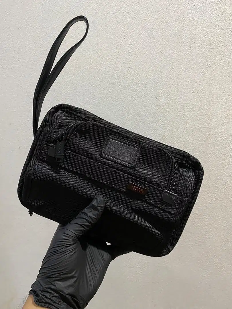 Handbag tumi black kanvas good quality