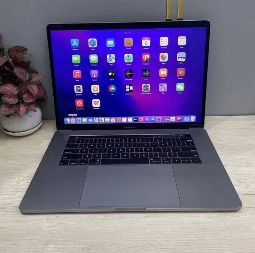 Apple Macbook Pro A1990 Core i7 Ram 16GB 2018 15,4inch