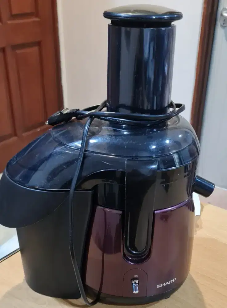 Juicer sharp 1.5 litre type EJ 150