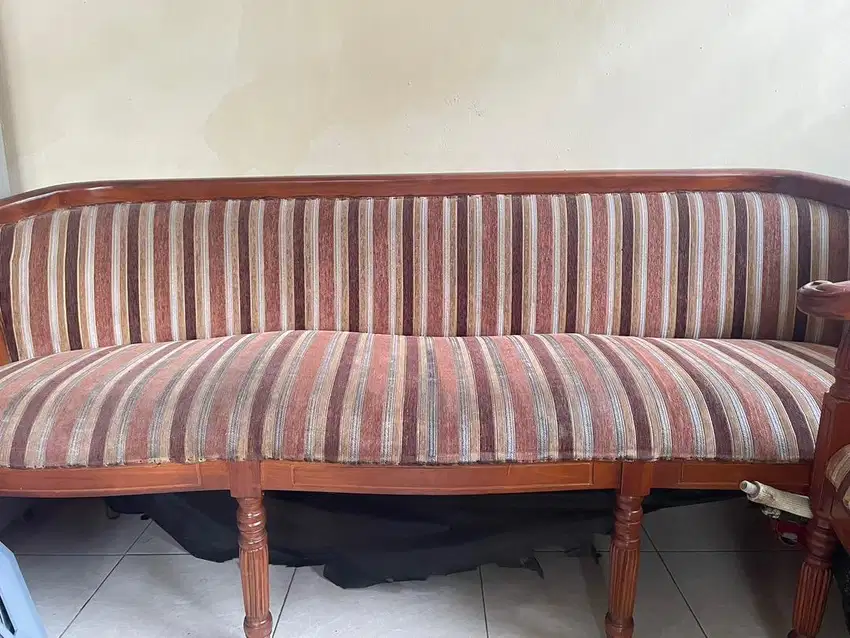 Kursi kayu untuk tamu (nego)