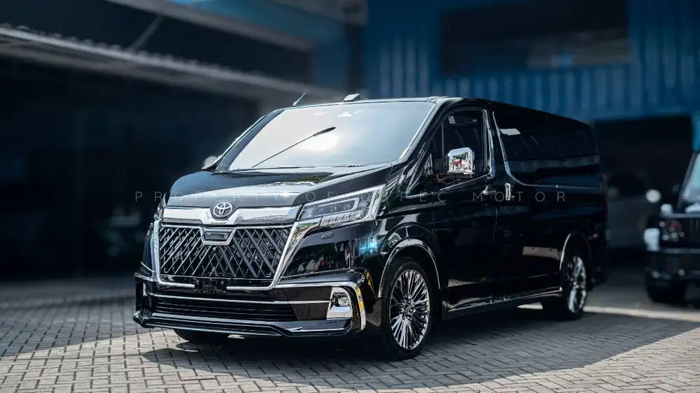 Toyota GranAce 2.8 WALD x Baze Custom Partition