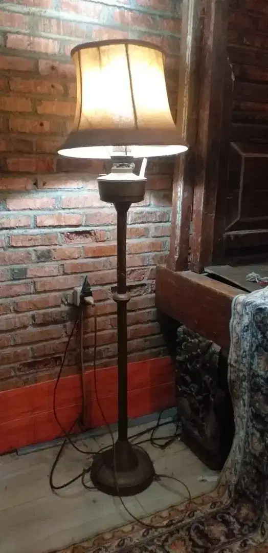 Lampu standing kuningan voc kap bahan