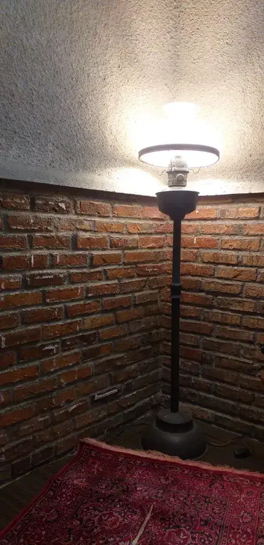 Lampu standing voc