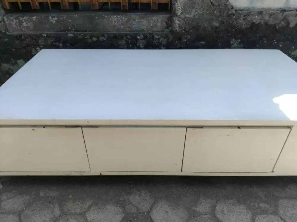 meja display butik ex mall murah