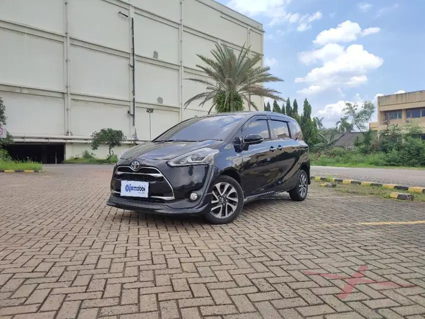TDP 8,JT Toyota Sienta 1.5 Q Bensin-AT Hitam 2016