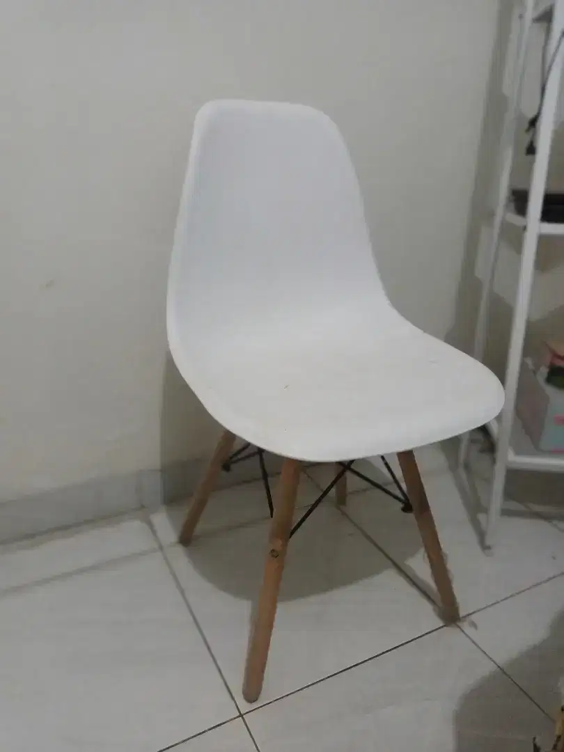 Kursi teras putih