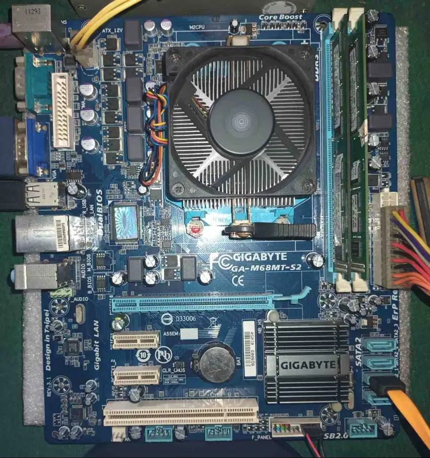 Jual MOBO Gigabyte GA-M68MT-S2 (Socket AM3+)+ATHL II X2 250+Ddr3 2 Gb