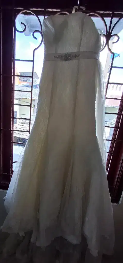 Gaun penggantin second