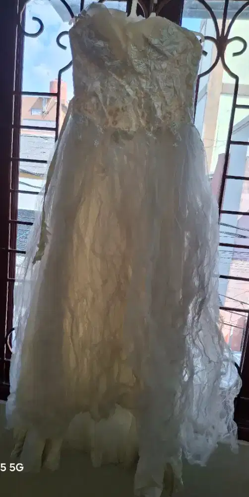 Gaun penggantin second