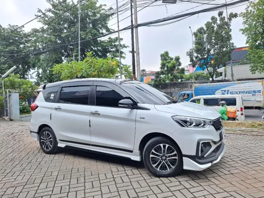 Low KM Suzuki Ertiga 1.5 SS Hybrid-AT 2024 RZX