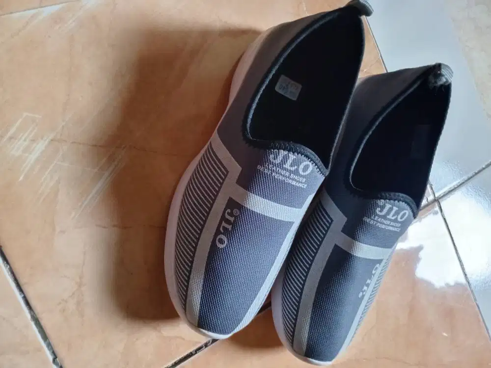 Dijual sepatu casual baru 50k