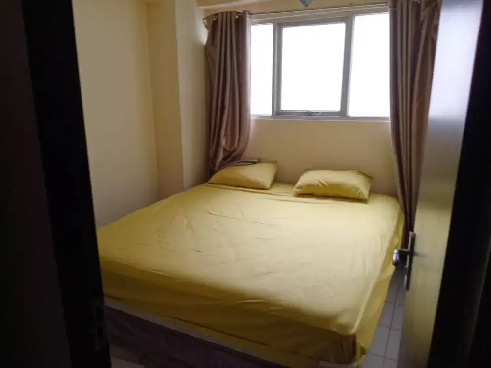 Disewakan bulanan apartemen 1 BR semi furnish , lokasi strategis